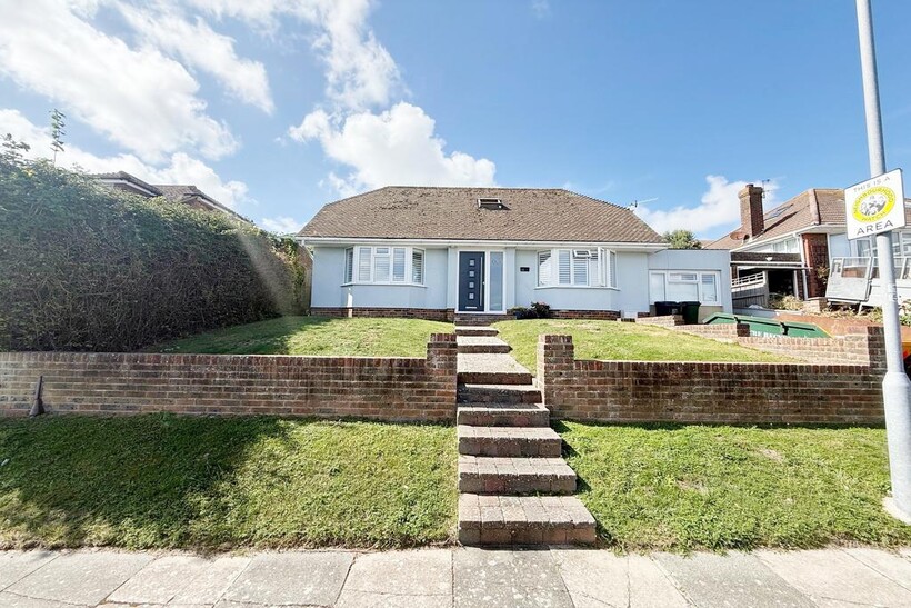 Lenham Avenue, Saltdean BN2 4 bed detached house to rent - £2,550 pcm (£588 pw)