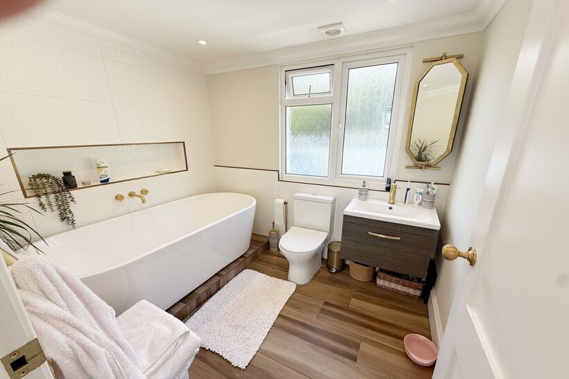 Lenham Avenue, Saltdean BN2 4 bed detached house to rent - £2,550 pcm (£588 pw)