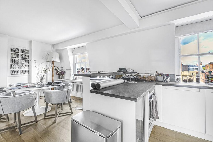 Penthouse, Cadogan Square, SW1X 3 bed apartment to rent - £16,315 pcm (£3,765 pw)