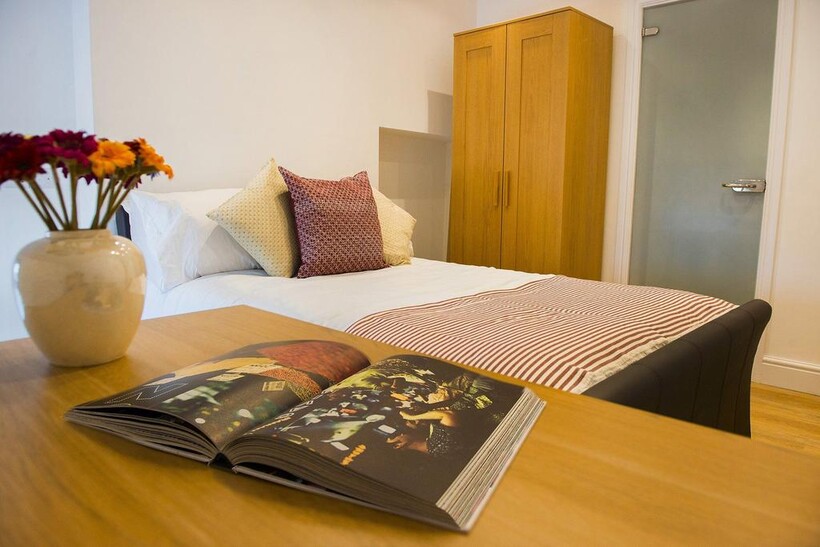 Bernard St, Swansea 1 bed in a house share to rent - £495 pcm (£114 pw)