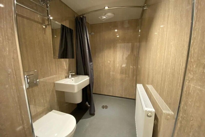 Bernard St, Swansea 1 bed in a house share to rent - £495 pcm (£114 pw)