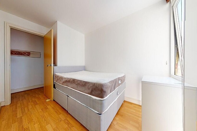 Moore House Cassilis Road LONDON E14 9LN 2 bed apartment to rent - £2,499 pcm (£577 pw)