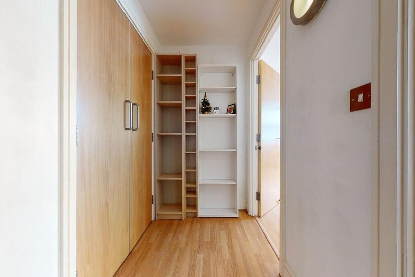 Moore House Cassilis Road LONDON E14 9LN 2 bed apartment to rent - £2,499 pcm (£577 pw)