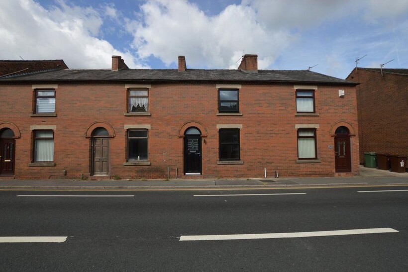 Wigan Road, Wigan, Lancashire 2 bed terraced house to rent - £795 pcm (£183 pw)