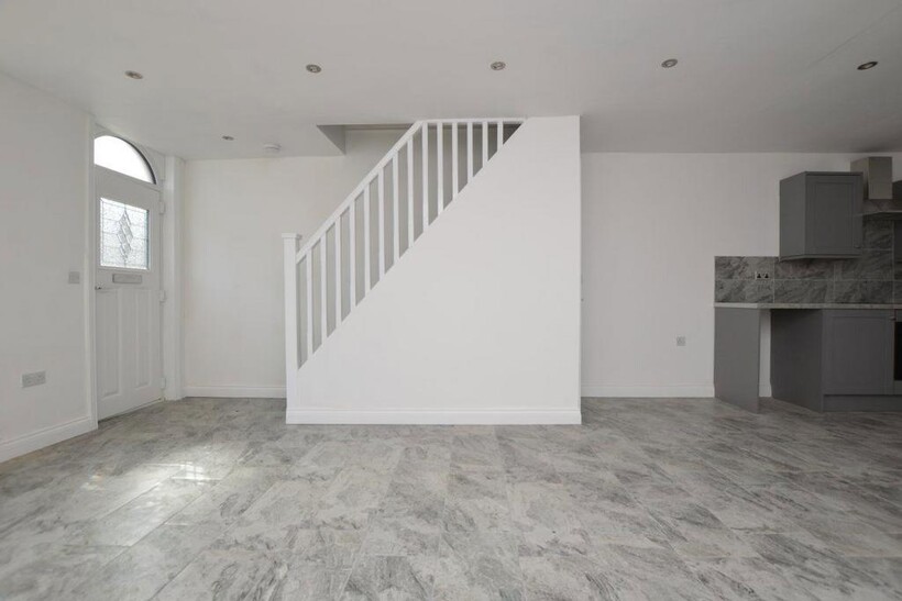 Wigan Road, Wigan, Lancashire 2 bed terraced house to rent - £795 pcm (£183 pw)