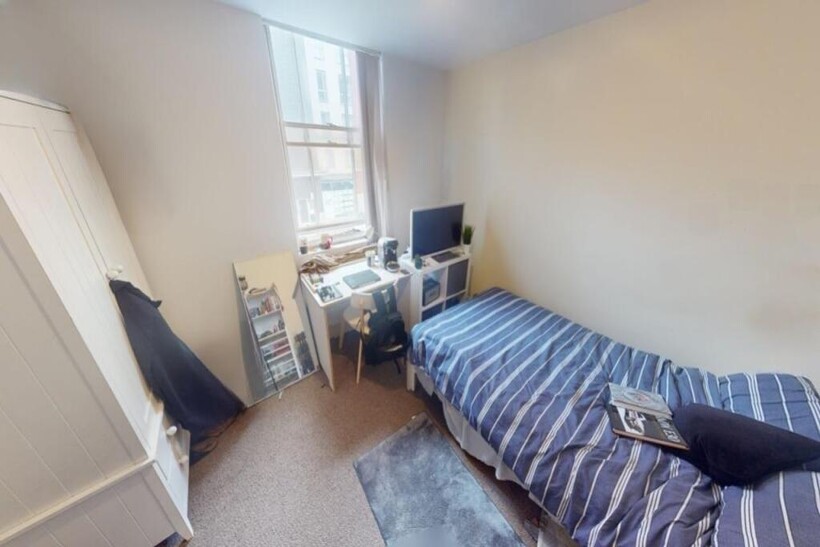 Cozy and neatly arranged bedroom featuring a si...