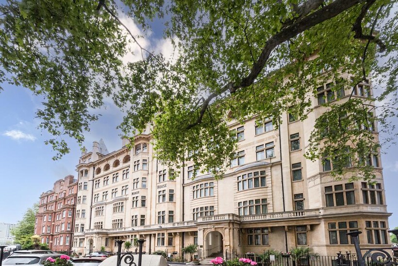 Manor House, Marylebone Road, London NW1 3 bed flat to rent - £4,983 pcm (£1,150 pw)