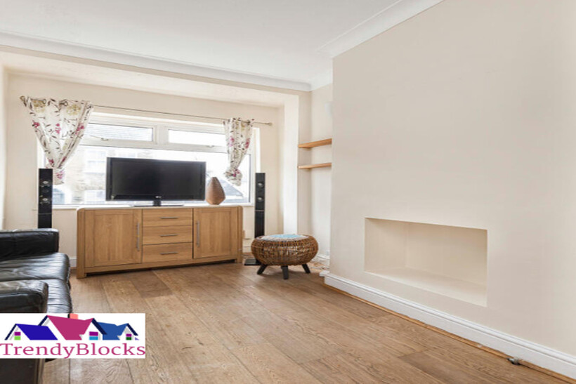 Canon Road, Bromley BR1 3 bed terraced house to rent - £1,975 pcm (£456 pw)