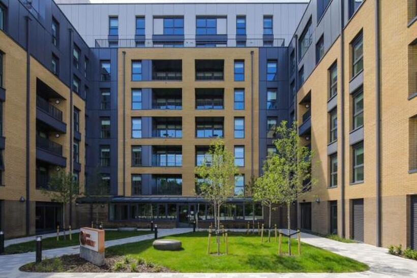 Station View, Guildford GU1 1 bed apartment to rent - £1,895 pcm (£437 pw)