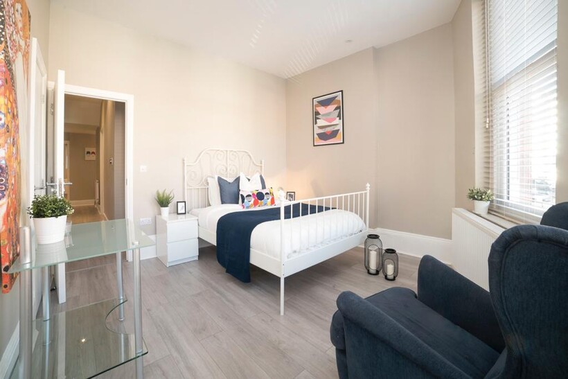 Finchley Road, London NW3 2 bed flat to rent - £2,450 pcm (£565 pw)