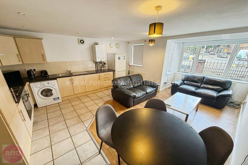 Castle Boulevard, Lenton, England 4 bed apartment to rent - £1,733 pcm (£400 pw)