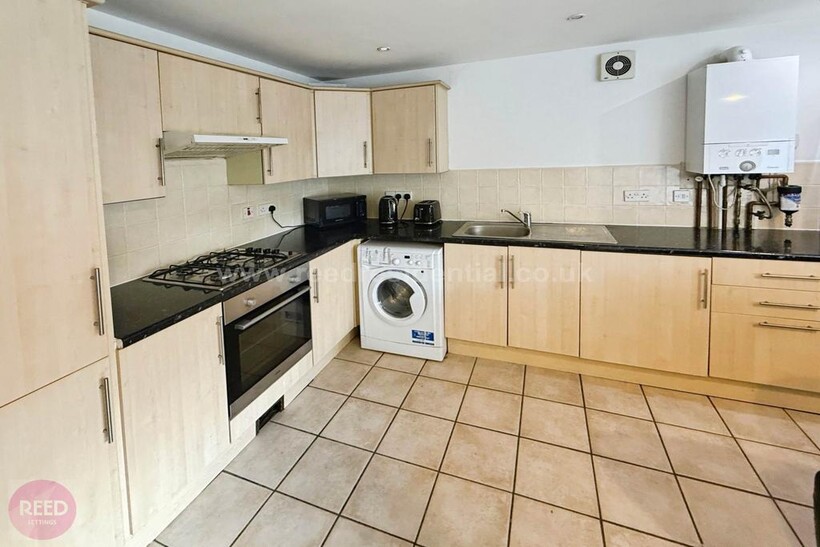 Castle Boulevard, Lenton, England 4 bed apartment to rent - £1,733 pcm (£400 pw)