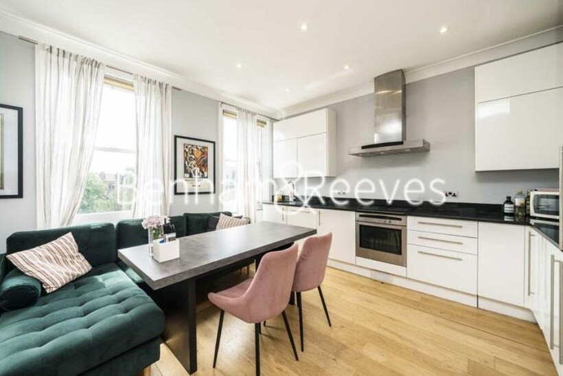 Nevern Square, Kensington SW5 3 bed apartment to rent - £4,498 pcm (£1,038 pw)