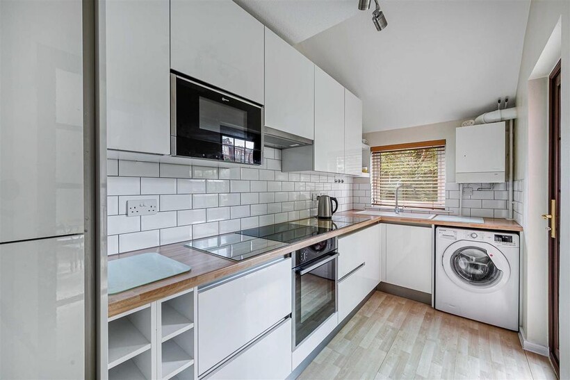 Winston Walk Chiswick 2 bed house to rent - £2,795 pcm (£645 pw)