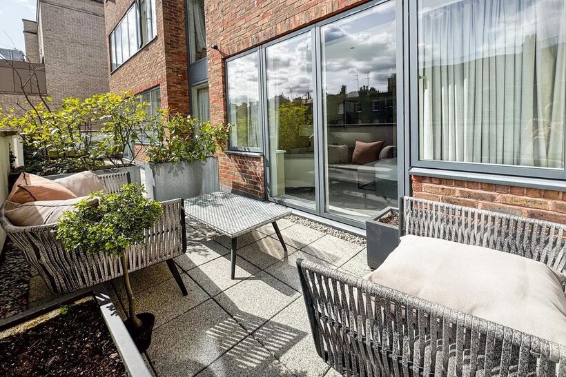 Young Street, Kensington, W8 1 bed flat to rent - £4,225 pcm (£975 pw)