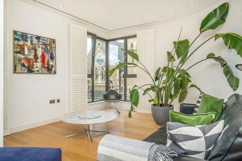 Wycombe Square, London W8 2 bed flat to rent - £9,399 pcm (£2,169 pw)