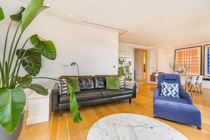 Wycombe Square, London W8 2 bed flat to rent - £9,399 pcm (£2,169 pw)