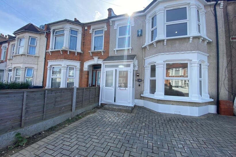 Windsor Road Ilford IG1 1HE 4 bed terraced house to rent - £4,200 pcm (£969 pw)
