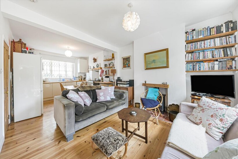Herbert Street, London, NW5 3 bed terraced house to rent - £5,950 pcm (£1,373 pw)