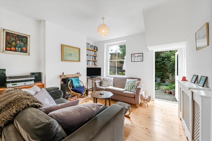 Herbert Street, London, NW5 3 bed terraced house to rent - £5,950 pcm (£1,373 pw)