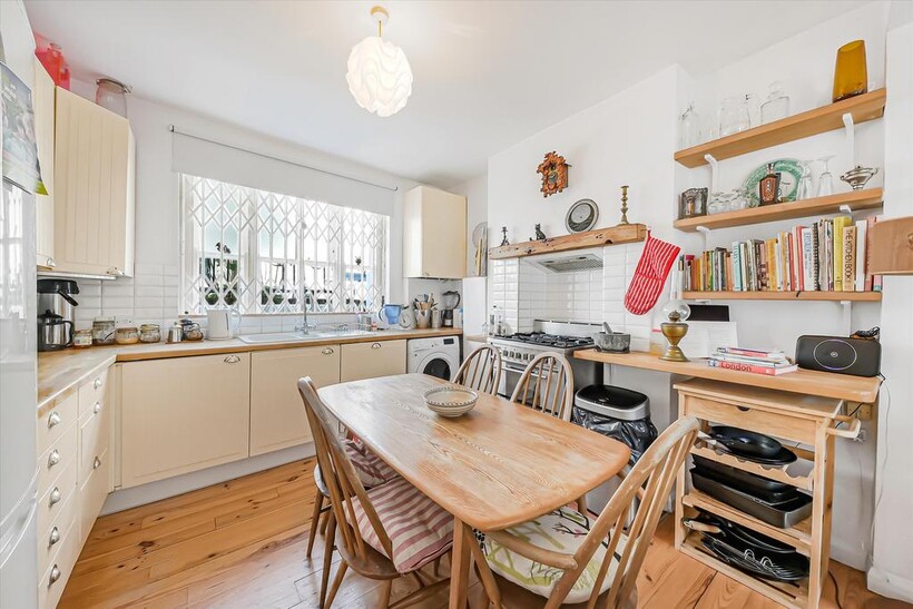 Herbert Street, London, NW5 3 bed terraced house to rent - £5,950 pcm (£1,373 pw)