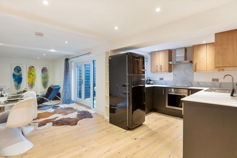 London Road, Sevenoaks  TN13 1AS 2 bed house to rent - £1,875 pcm (£433 pw)