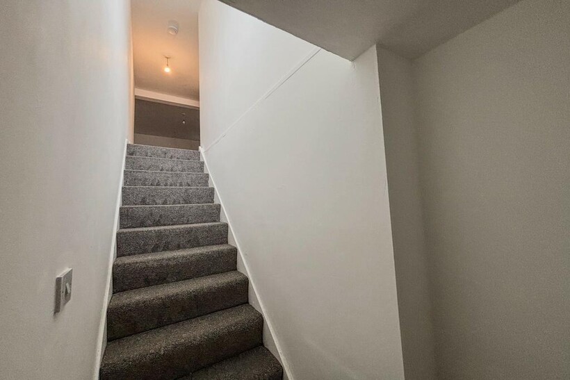 2 Bedroom Flat To Let - HP11 2 bed flat to rent - £1,250 pcm (£288 pw)