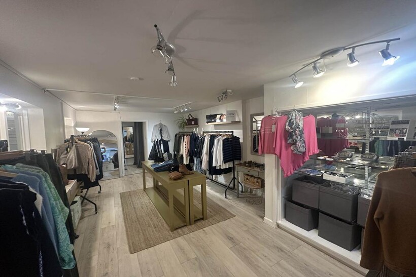 Fountain Court, Stow On The Wold Retail property (high street) to rent - £1,420 pcm (£328 pw)