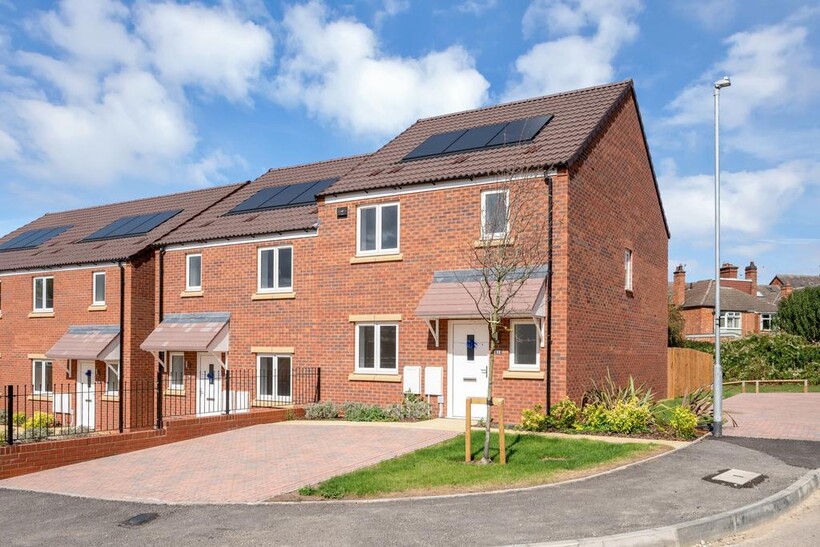 Charles Dyer Close, Melton Mowbray 3 bed semi-detached house to rent - £1,225 pcm (£283 pw)