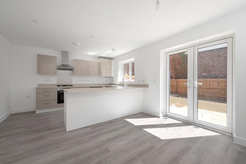 Charles Dyer Close, Melton Mowbray 3 bed semi-detached house to rent - £1,225 pcm (£283 pw)