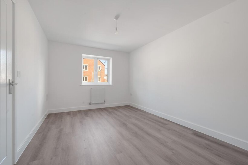 Charles Dyer Close, Melton Mowbray 3 bed semi-detached house to rent - £1,225 pcm (£283 pw)