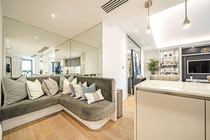 Kensington Gardens Square, London W2 2 bed flat to rent - £7,778 pcm (£1,795 pw)