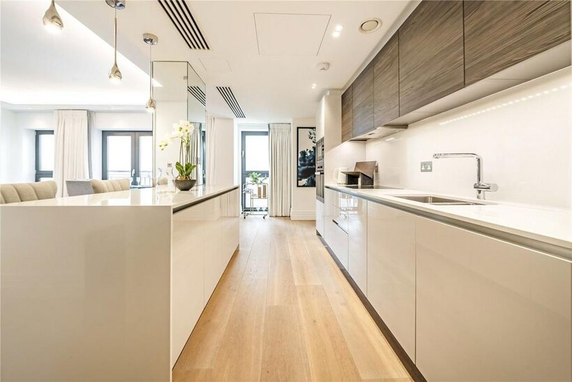 Kensington Gardens Square, London W2 2 bed flat to rent - £7,778 pcm (£1,795 pw)