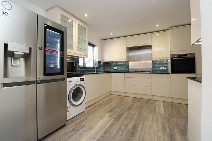 Willowherb Way, Stotfold, Hitchin, SG5 4 bed semi-detached house to rent - £1,795 pcm (£414 pw)