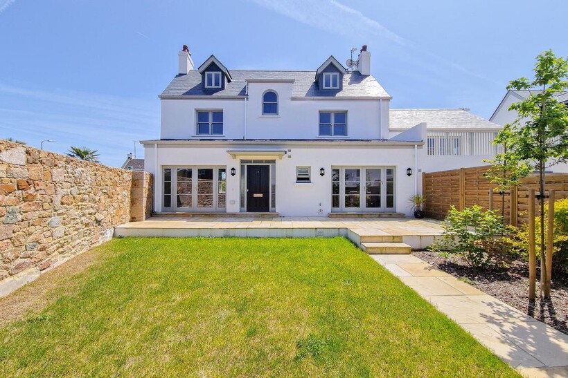 1 Elizabeth Drive, St Clement 4 bed semi-detached house to rent - £4,200 pcm (£969 pw)