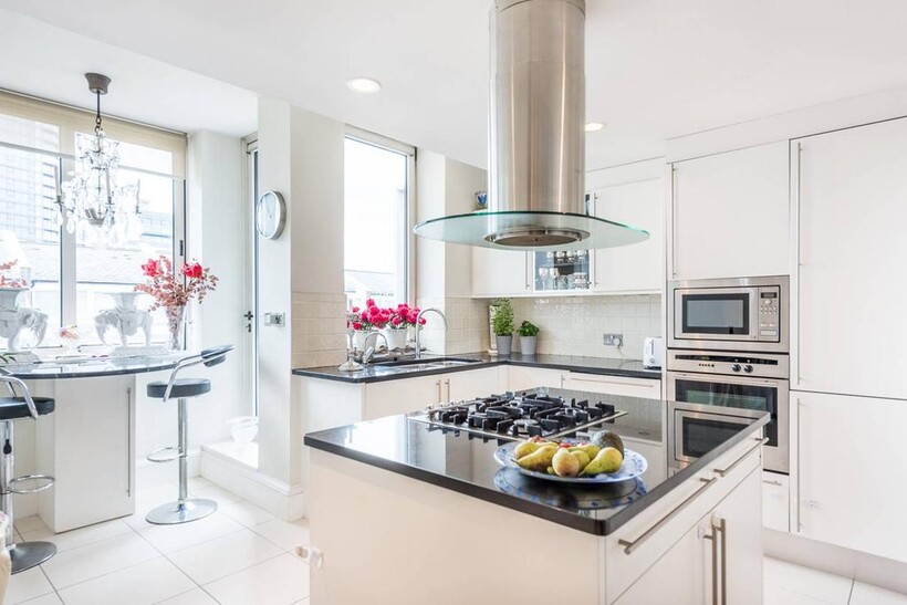 Chelsea Harbour, Chelsea, London, SW10 3 bed flat to rent - £8,667 pcm (£2,000 pw)