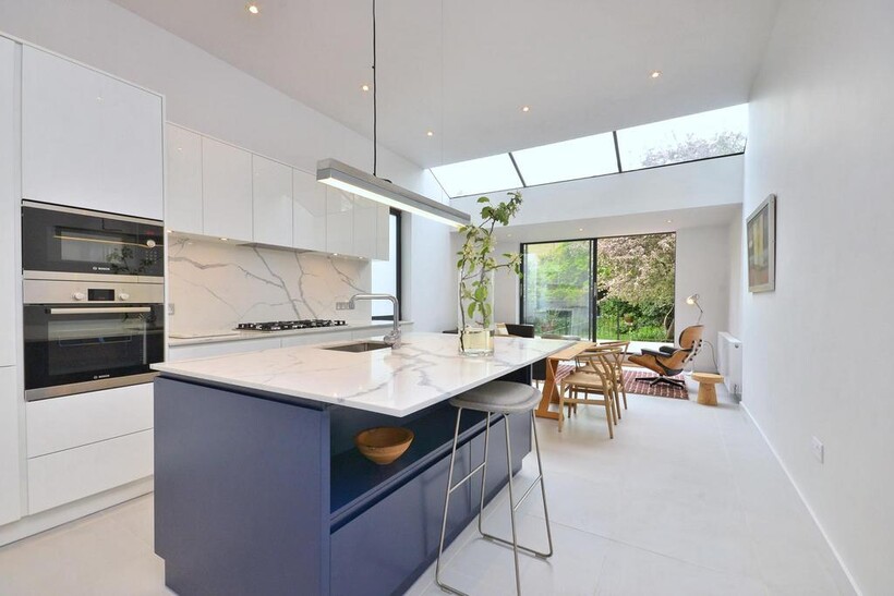 Parkhill Road, Belsize Park, NW3 3 bed detached house to rent - £6,296 pcm (£1,453 pw)