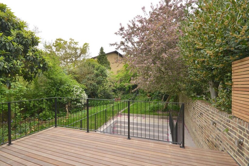 Parkhill Road, Belsize Park, NW3 3 bed detached house to rent - £6,296 pcm (£1,453 pw)
