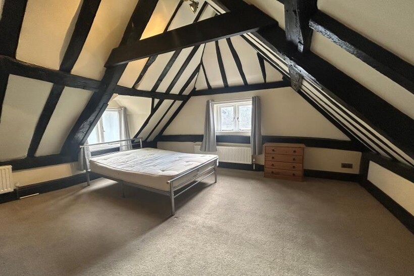 Millbrook, Guildford GU1 4 bed detached house to rent - £3,950 pcm (£912 pw)