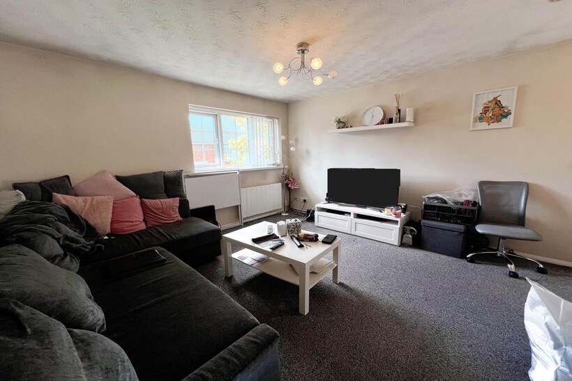 Malham Close, Luton LU4 1 bed maisonette to rent - £1,025 pcm (£237 pw)