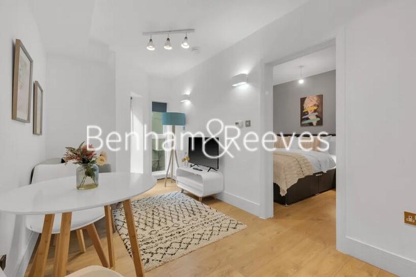 Lena Gardens, Hammersmith W6 1 bed apartment to rent - £2,550 pcm (£588 pw)