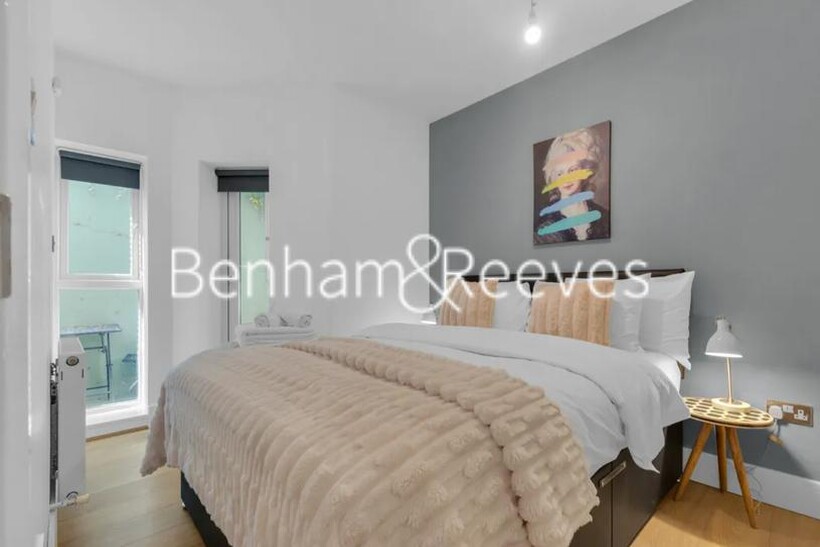 Lena Gardens, Hammersmith W6 1 bed apartment to rent - £2,550 pcm (£588 pw)