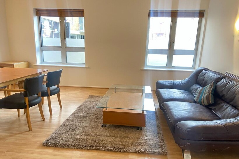 Luxury 2-Bed Riverside Apartment –... 2 bed apartment to rent - £1,993 pcm (£460 pw)