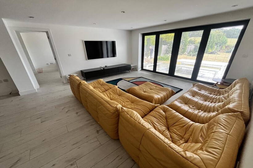 The Mount, Billericay 4 bed detached house to rent - £3,950 pcm (£912 pw)