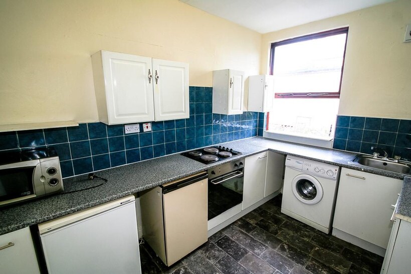 BURLEY ROAD, Leeds 2 bed house to rent - £953 pcm (£220 pw)