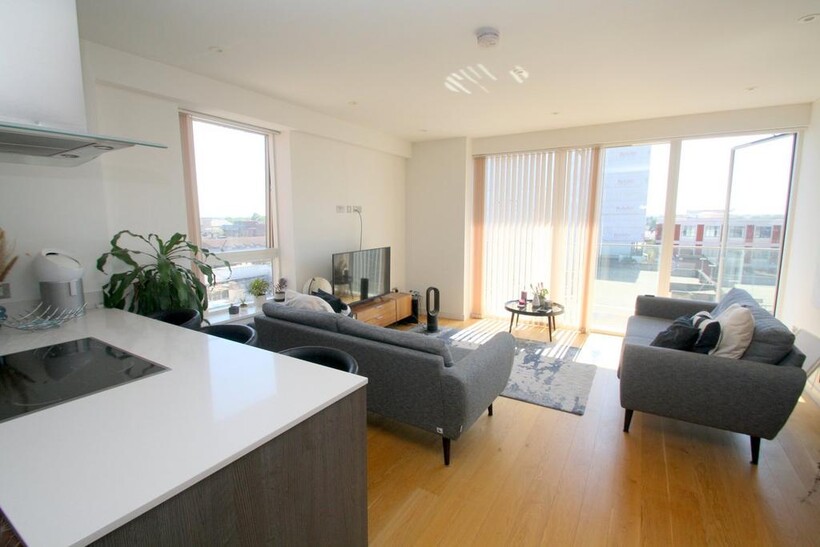 Fairfield Avenue... 2 bed apartment to rent - £1,980 pcm (£457 pw)