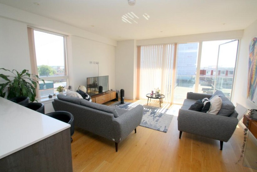 Fairfield Avenue... 2 bed apartment to rent - £1,980 pcm (£457 pw)