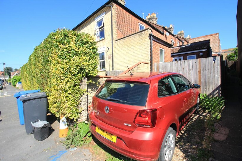 Gloucester Street, Norwich NR2 3 bed end of terrace house to rent - £1,295 pcm (£299 pw)