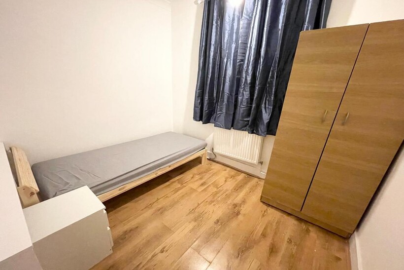 Sevington Road, London NW4 4 bed house share to rent - £800 pcm (£185 pw)