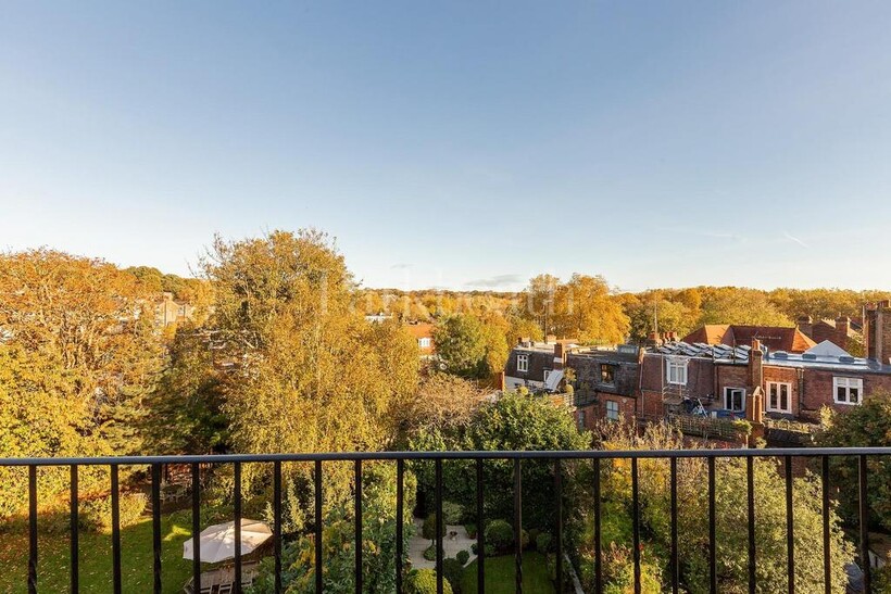 Hampstead Hill Gardens, Hampstead NW3 3 bed flat to rent - £3,850 pcm (£888 pw)